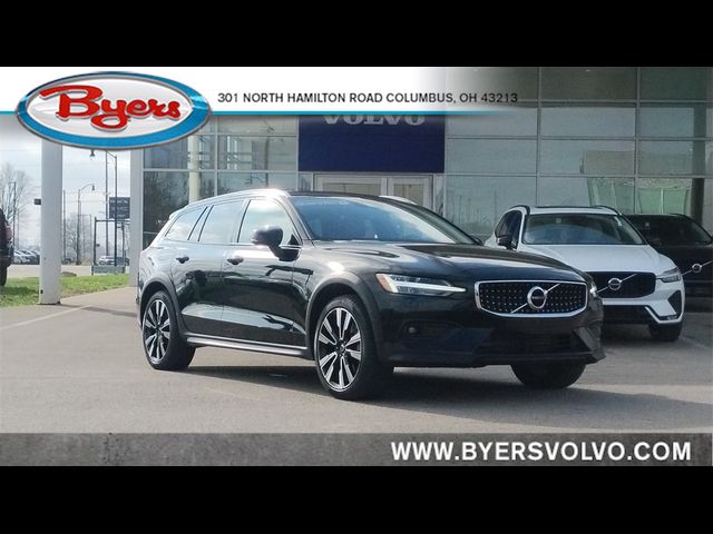 2022 Volvo V60 Cross Country Base