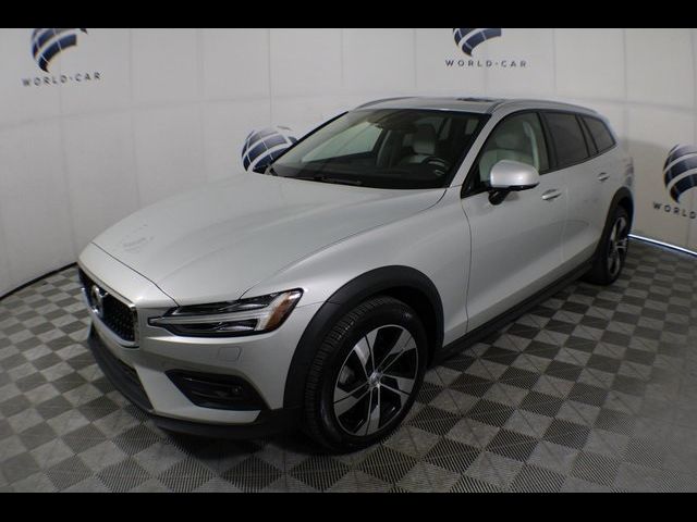 2022 Volvo V60 Cross Country Base