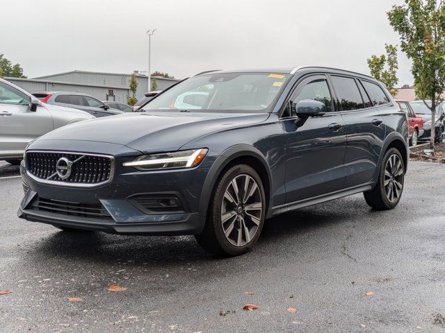 2022 Volvo V60 Cross Country Base