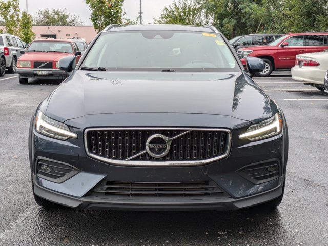 2022 Volvo V60 Cross Country Base