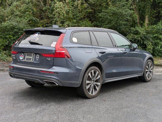 2022 Volvo V60 Cross Country Base