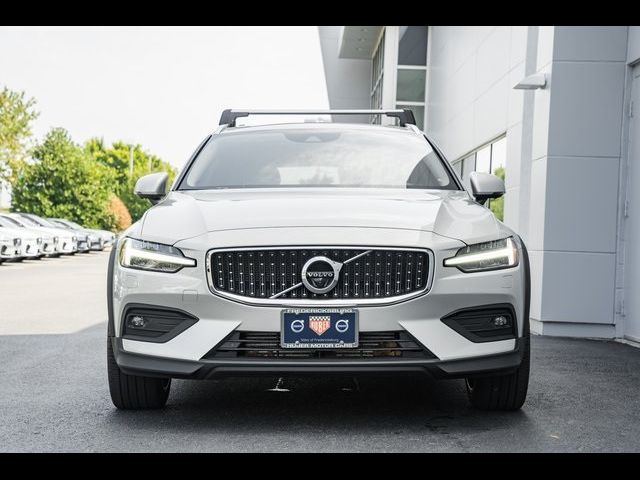 2022 Volvo V60 Cross Country Base