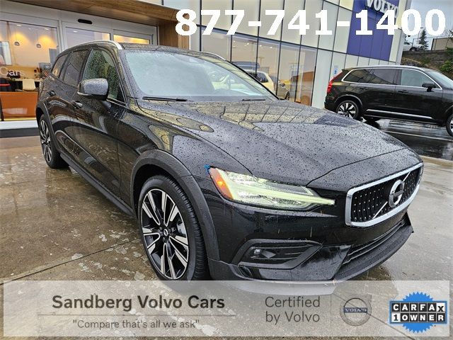 2022 Volvo V60 Cross Country Base