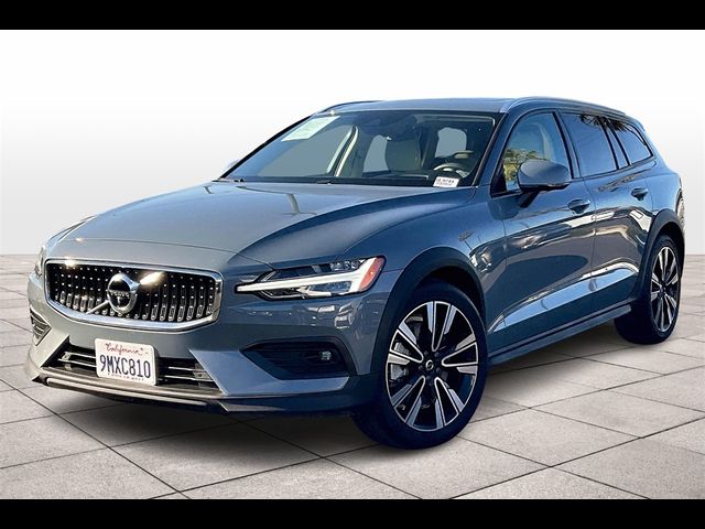 2022 Volvo V60 Cross Country Base