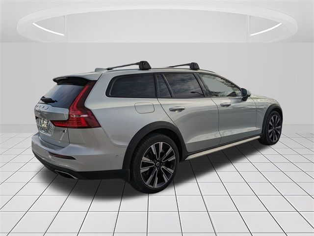 2022 Volvo V60 Cross Country Base