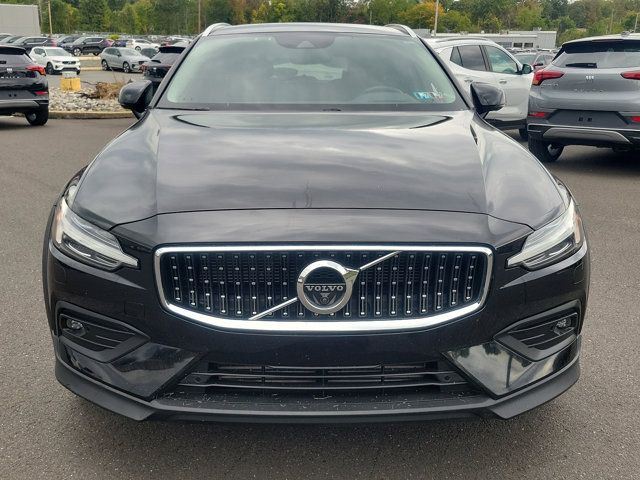 2022 Volvo V60 Cross Country Base