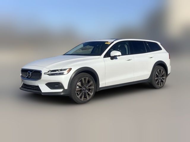 2022 Volvo V60 Cross Country Base