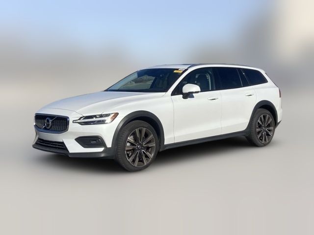 2022 Volvo V60 Cross Country Base