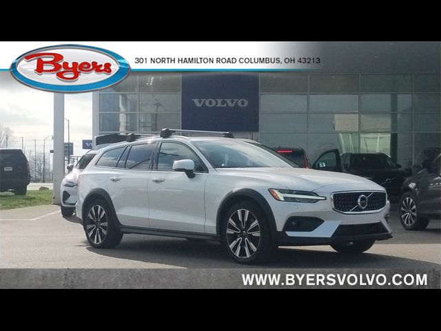 2022 Volvo V60 Cross Country Base