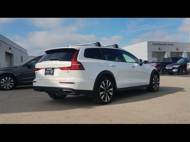 2022 Volvo V60 Cross Country Base