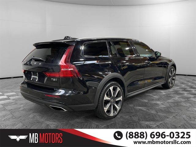 2022 Volvo V60 Cross Country Base