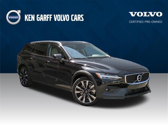 2022 Volvo V60 Cross Country Base