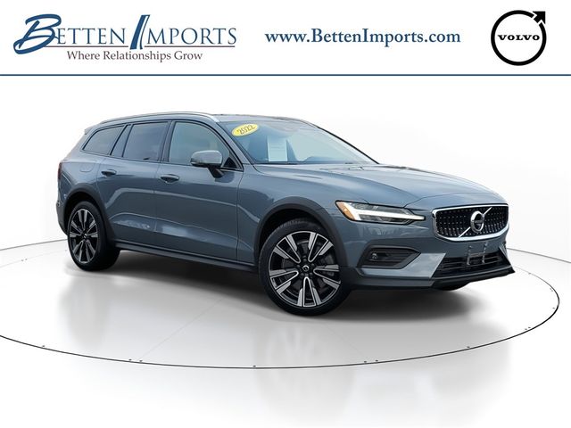 2022 Volvo V60 Cross Country Base