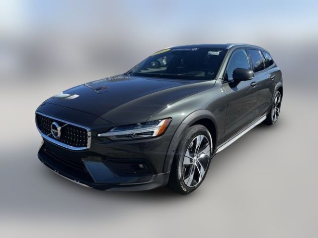 2022 Volvo V60 Cross Country Base