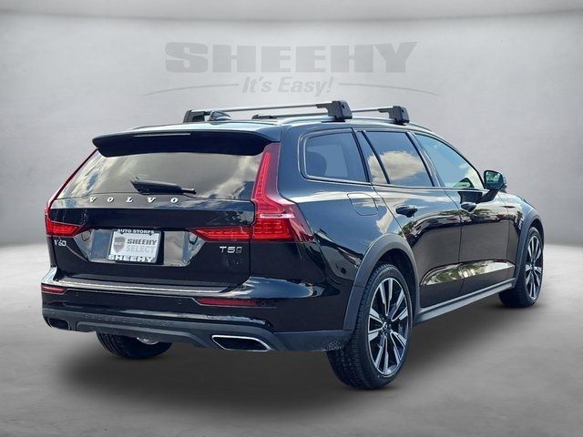 2022 Volvo V60 Cross Country Base