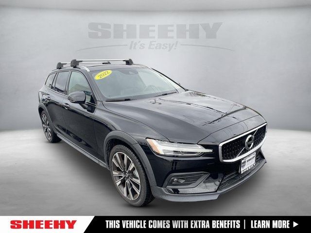 2022 Volvo V60 Cross Country Base