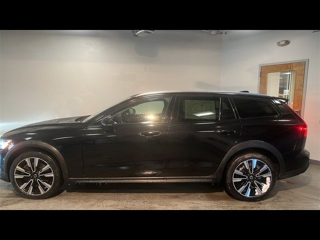 2022 Volvo V60 Cross Country Base