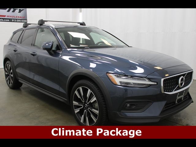 2022 Volvo V60 Cross Country Base