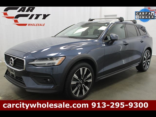 2022 Volvo V60 Cross Country Base