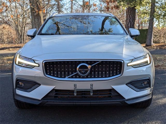 2022 Volvo V60 Cross Country Base