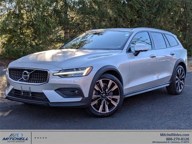 2022 Volvo V60 Cross Country Base