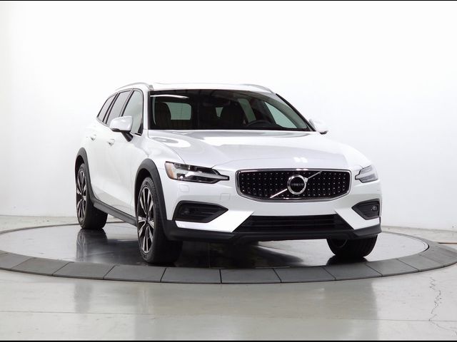 2022 Volvo V60 Cross Country Base