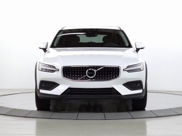 2022 Volvo V60 Cross Country Base