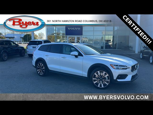 2022 Volvo V60 Cross Country Base