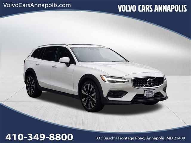 2022 Volvo V60 Cross Country Base