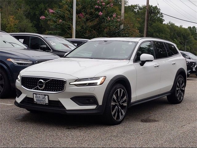 2022 Volvo V60 Cross Country Base