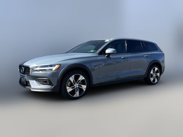 2022 Volvo V60 Cross Country Base