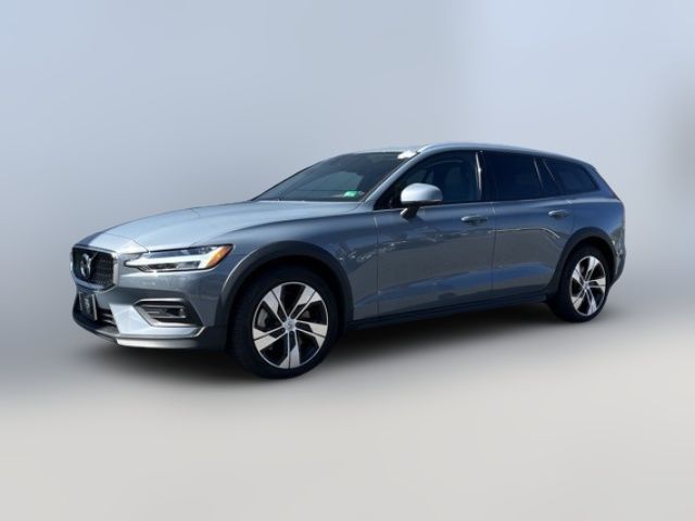 2022 Volvo V60 Cross Country Base