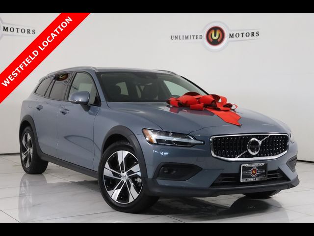 2022 Volvo V60 Cross Country Base