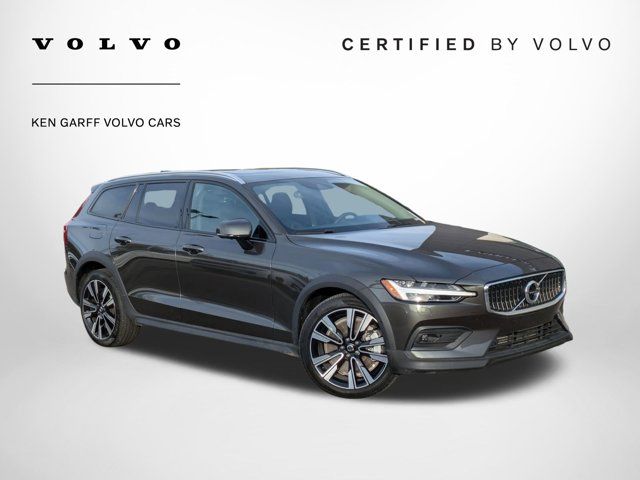 2022 Volvo V60 Cross Country Base