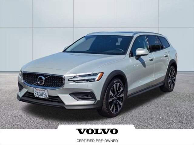 2022 Volvo V60 Cross Country Base