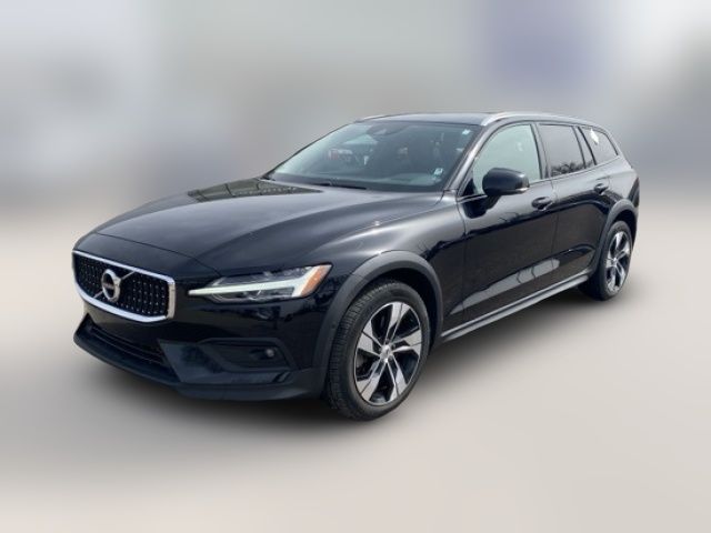 2022 Volvo V60 Cross Country Base
