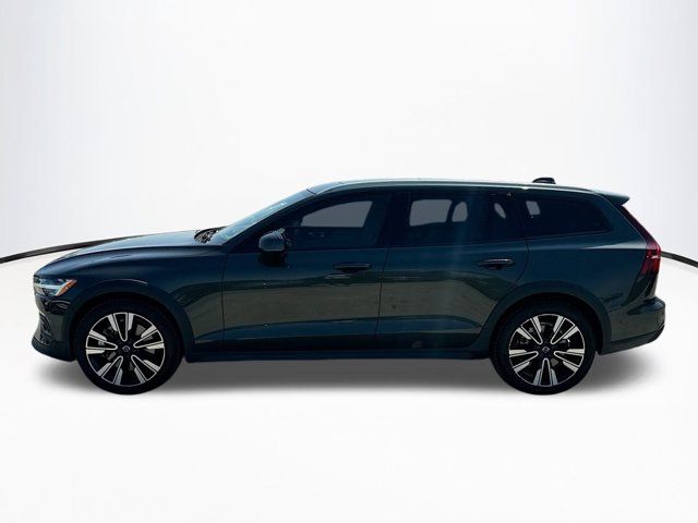 2022 Volvo V60 Cross Country Base