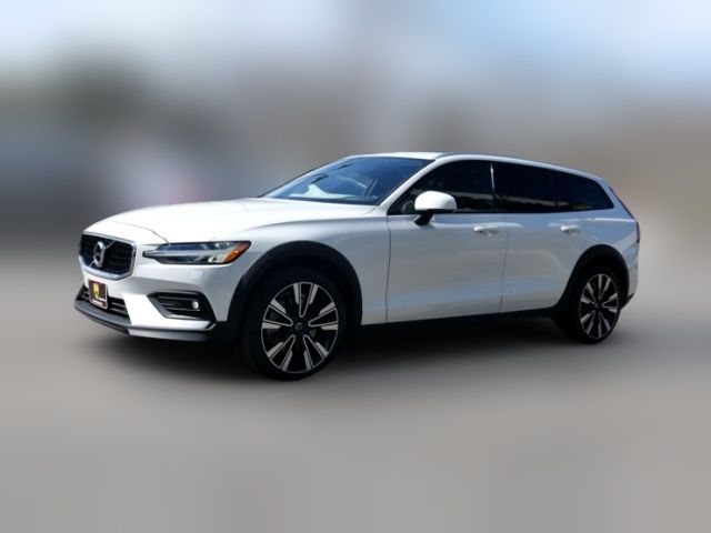 2022 Volvo V60 Cross Country Base