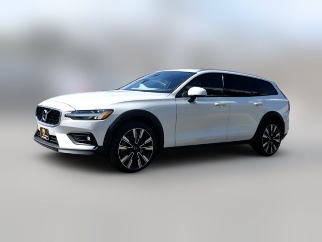 2022 Volvo V60 Cross Country Base