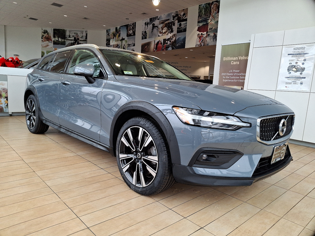 2022 Volvo V60 Cross Country Base