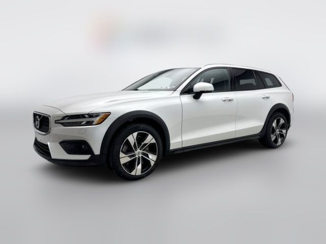 2022 Volvo V60 Cross Country Base