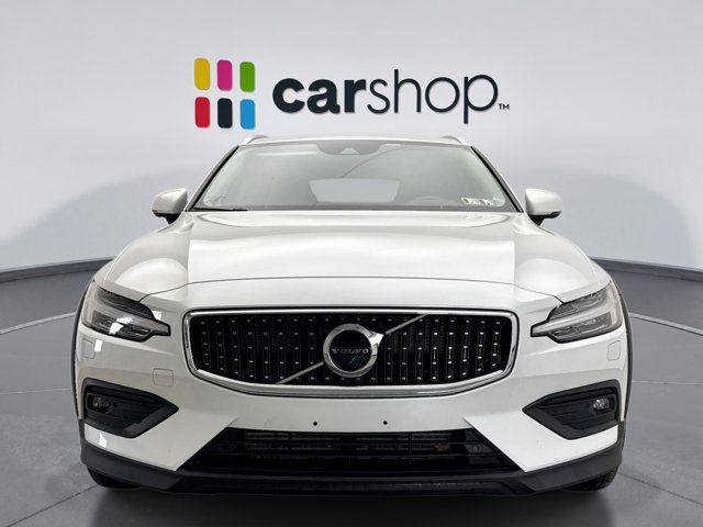 2022 Volvo V60 Cross Country Base