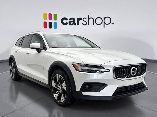 2022 Volvo V60 Cross Country Base
