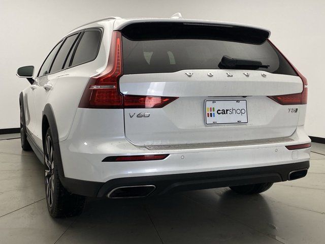 2022 Volvo V60 Cross Country Base