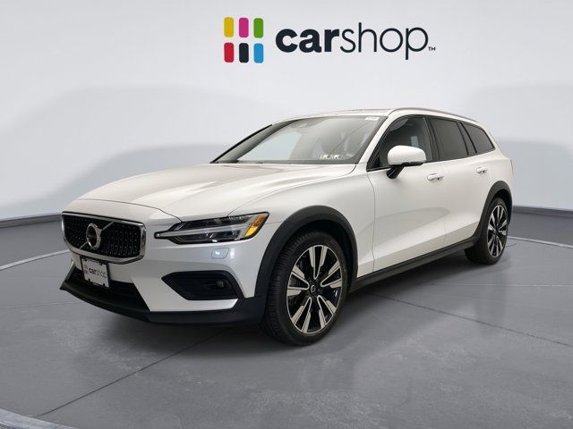 2022 Volvo V60 Cross Country Base