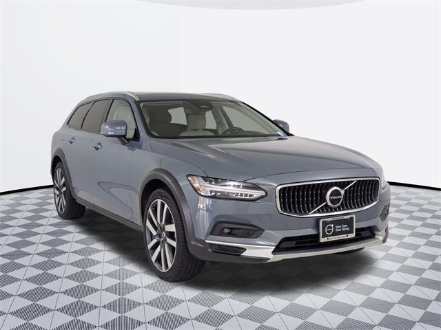 2022 Volvo V90 Cross Country Base