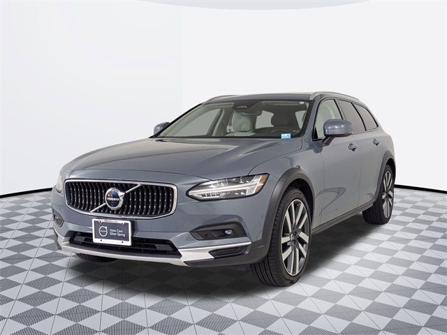 2022 Volvo V90 Cross Country Base