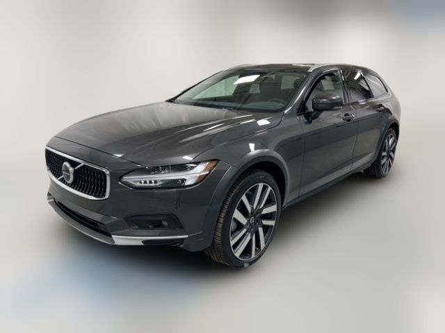 2022 Volvo V90 Cross Country Base