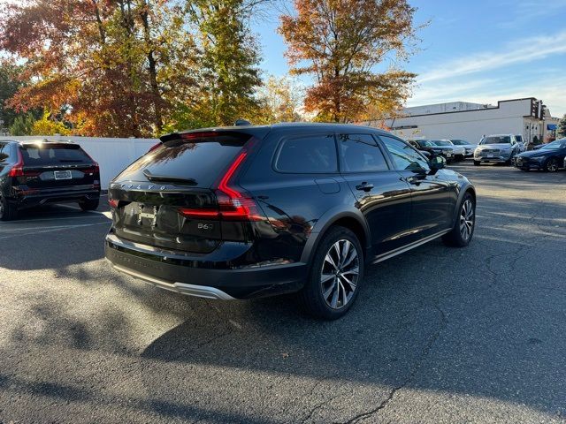 2022 Volvo V90 Cross Country Base