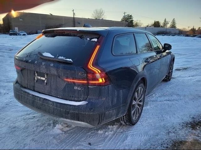 2022 Volvo V90 Cross Country Base